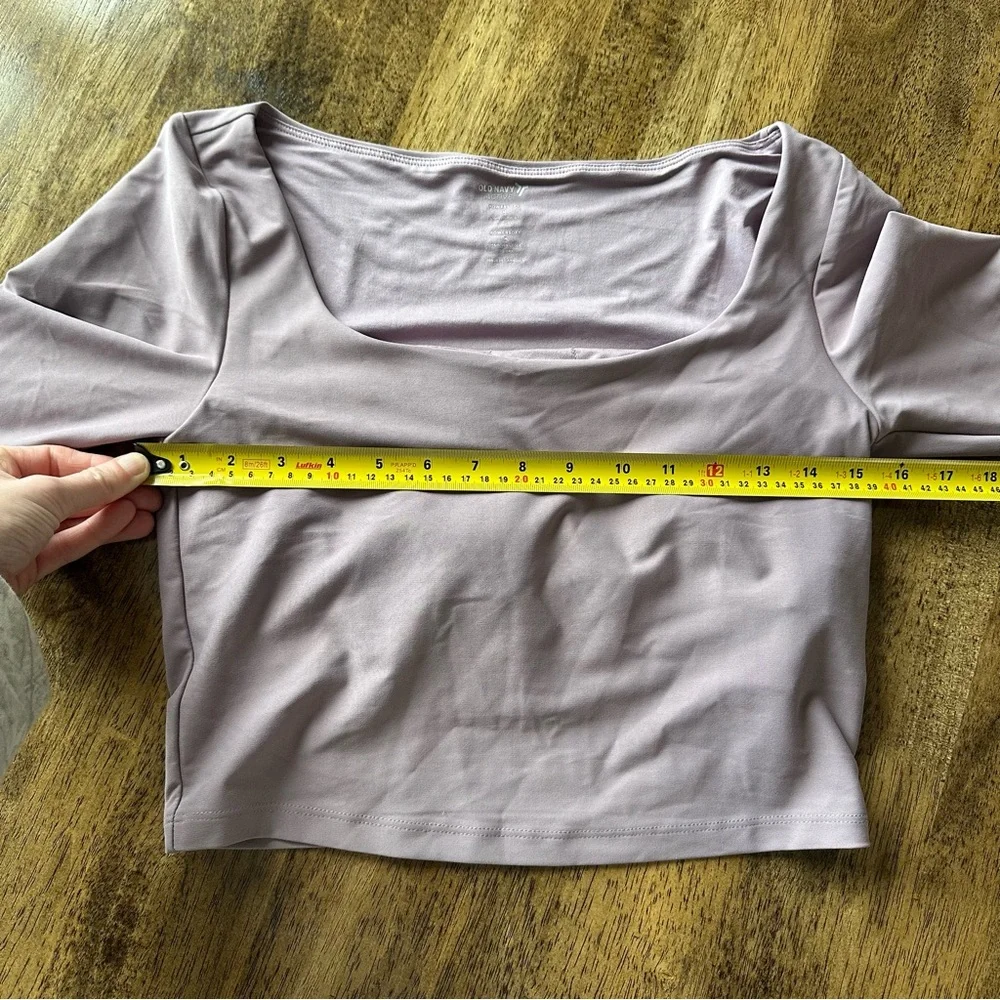 Old Navy Set PowerSoft Long-Sleeve Crop Support Top & High Waisted 7/8 Leggings - Picture 10 of 14